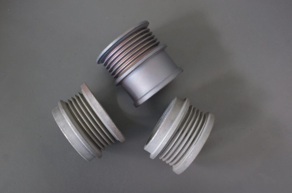 Threaded fittings with the threads clean and gauging after finishing