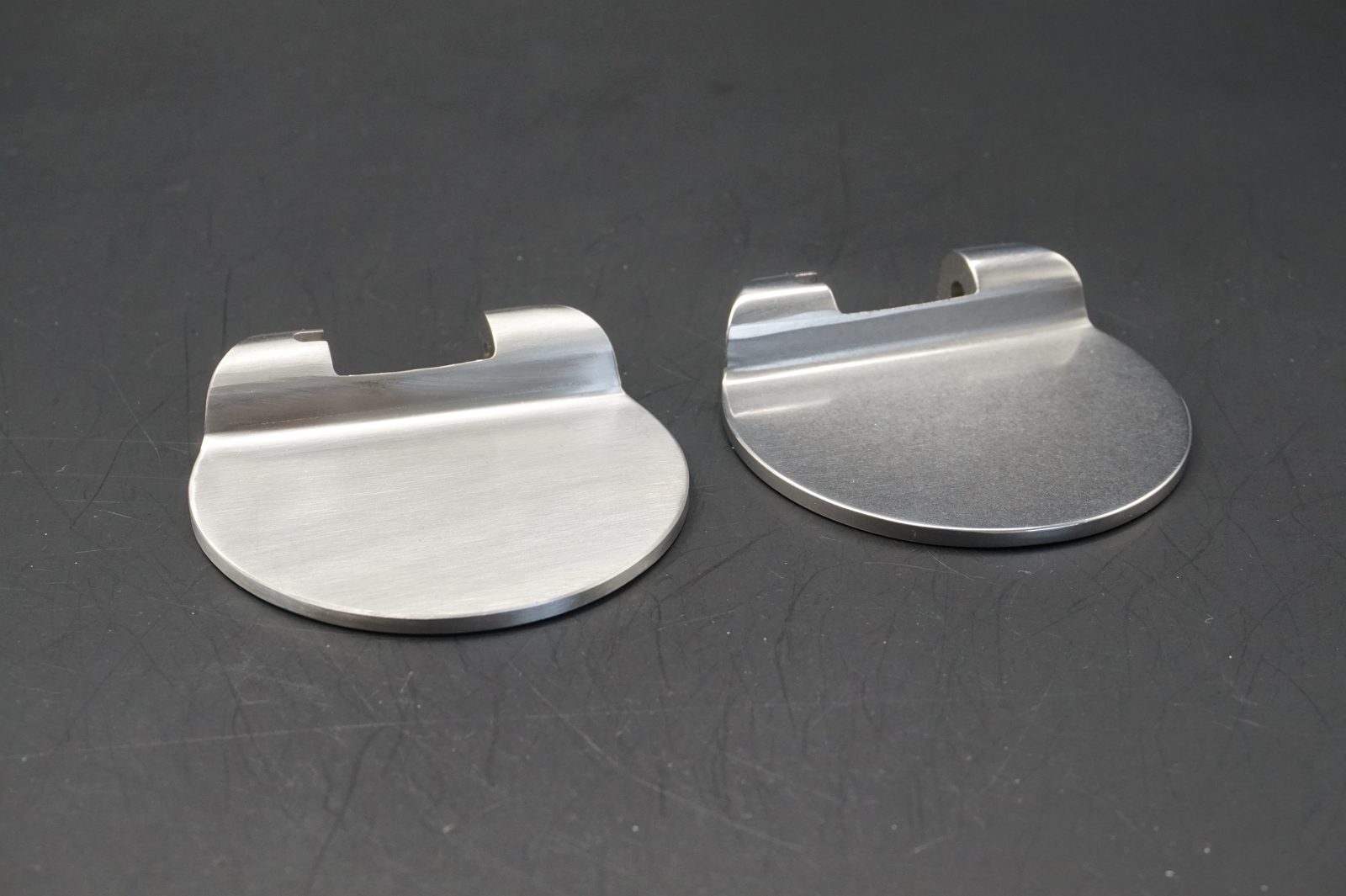 Medical instrument parts with a controlled surface texture after finishing